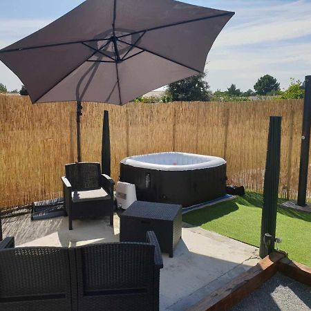 Beau Logement Avec Terrasse, Jacuzzi Et Terrain De Petanque Privatif A 5 Minutes De La Plage Audenge Exteriör bild